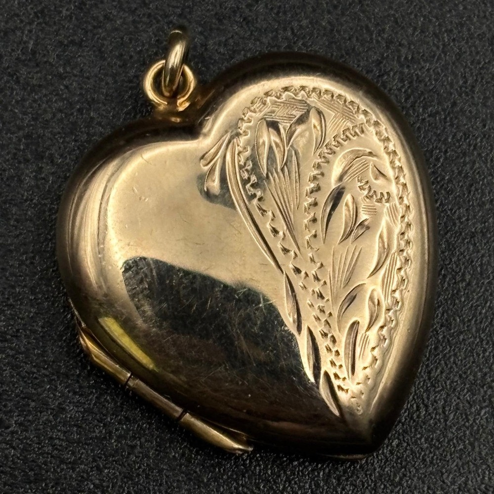Vintage Rolled Gold Heart Photo Locket Etched Floral Gold Tone 0.85" - Picture 3 of 10